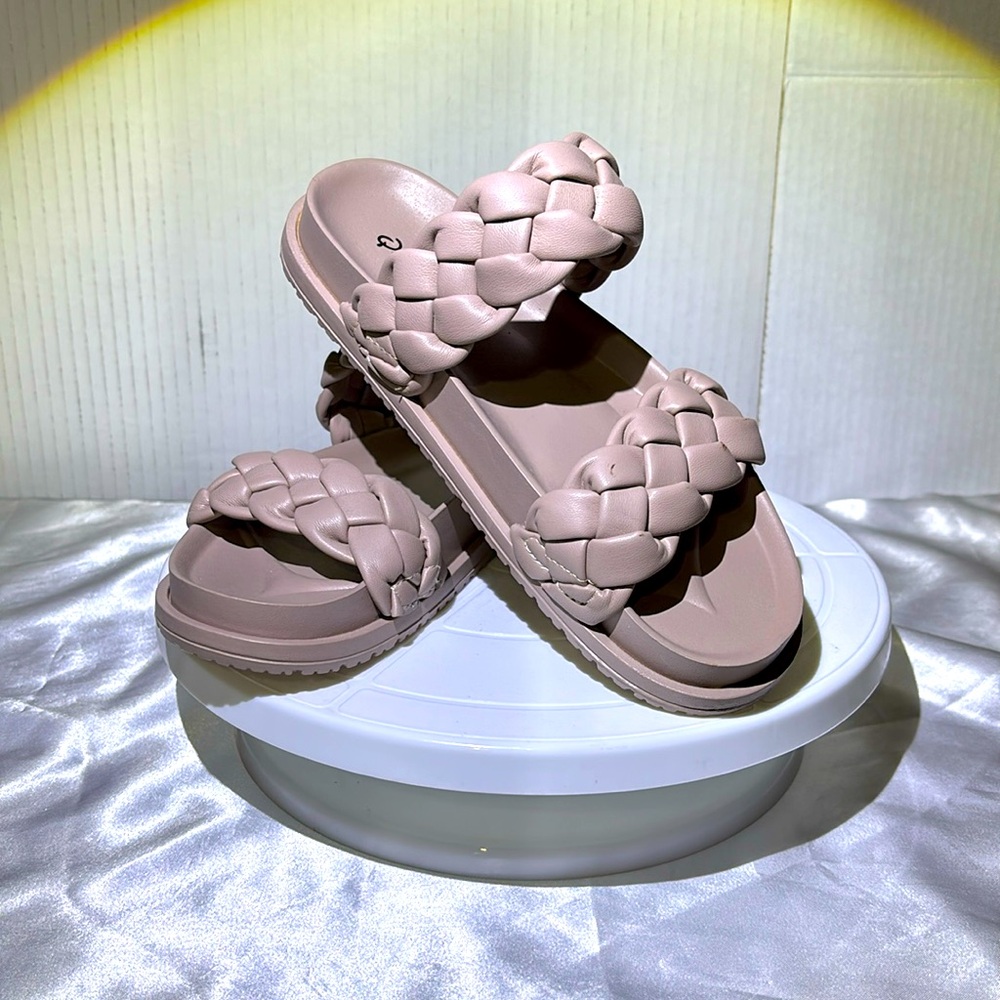 NWOT Qupid The Albina Slides in Sand Size 6